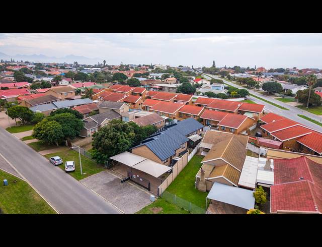 7 BEDROOM HOUSE FOR SALE IN HARTENBOS CENTRAL